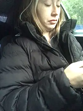 Reina Cummings online show from October 2025 04:52:01 AM