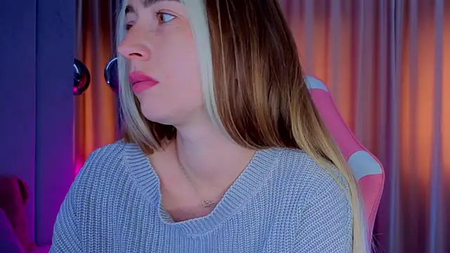 Reina Cummings online show from October 2025 06:39:02 AM