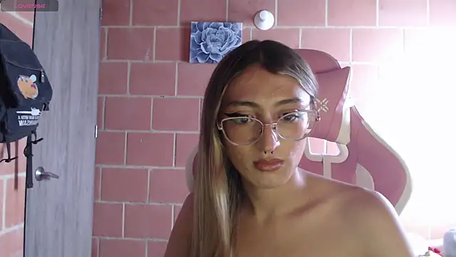 Snapshot of Andrea_camilaaa chatting on September 2025 05:18:01 PM Andrea camilaaa online show from September 2025 05:18:01 PM