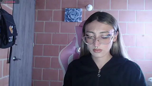 Snapshot of Andrea_camilaaa chatting on September 2025 02:00:02 PM Andrea camilaaa online show from September 2025 02:00:02 PM