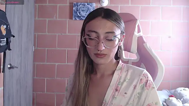 Snapshot of Andrea_camilaaa chatting on October 2025 03:41:01 PM Andrea camilaaa online show from October 2025 03:41:01 PM