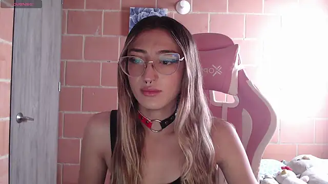 Snapshot of Andrea_camilaaa chatting on November 2025 01:55:02 PM Andrea camilaaa online show from November 2025 01:55:02 PM