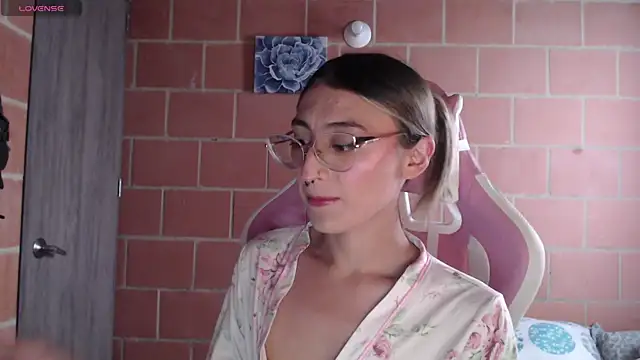 Snapshot of Andrea_camilaaa chatting on December 2025 12:45:01 PM Andrea camilaaa online show from December 2025 12:45:01 PM