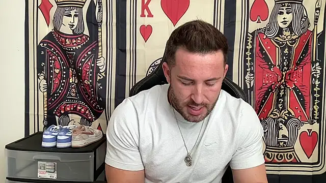 brettmycles28 online show from November 2025 06:08:01 PM