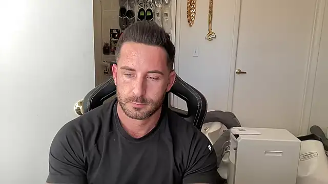 Snapshot of brettmycles28 chatting on June 2026 03:16:01 PM brettmycles28 online show from June 2026 03:16:01 PM