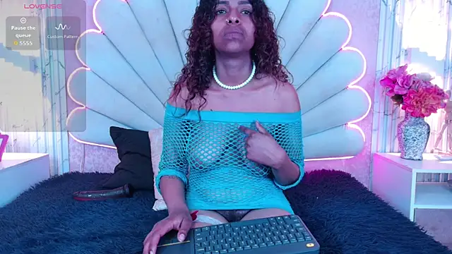 MisRoos online show from December 2025 02:34:02 PM