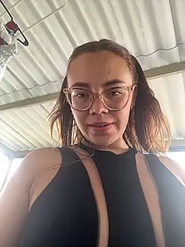 AlissonPeach01 online show from September 2025 03:34:01 PM