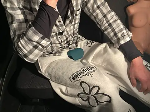 Snapshot of CAMEL1913 chatting on April 2026 06:12:02 PM CAMEL1913 online show from April 2026 06:12:02 PM