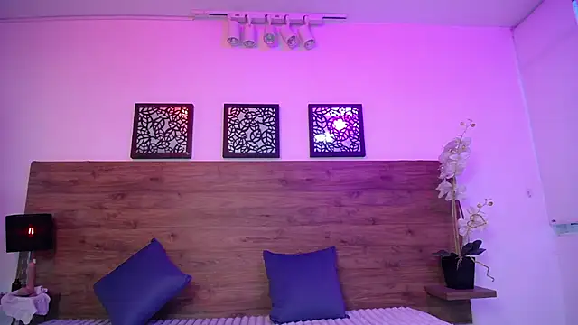 AlexandraCambell online show from October 2025 07:32:02 PM