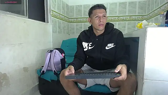 lindoshot sexlove online show from September 2025 03:40:01 AM