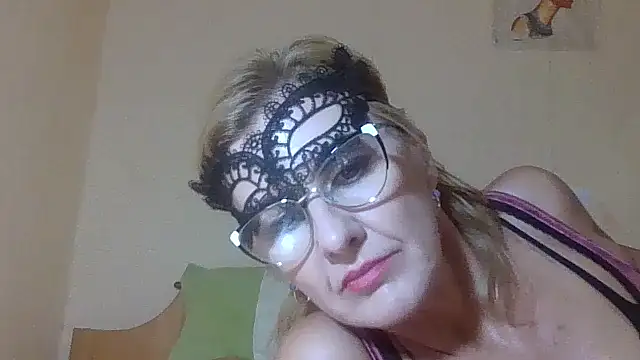 TianaQLove online show from September 2025 11:45:01 AM