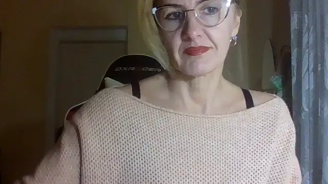 TianaQLove online show from October 2025 04:52:01 PM