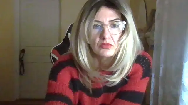 TianaQLove online show from November 2025 02:39:02 PM