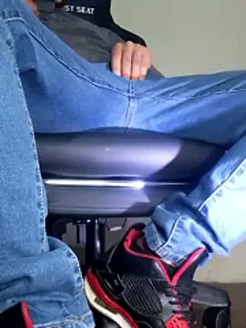 Snapshot of Bosssweet22cm chatting on November 2025 11:38:01 PM Bosssweet22cm online show from November 2025 11:38:01 PM