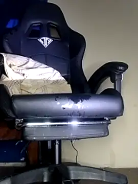 Snapshot of Bosssweet22cm chatting on November 2025 04:42:01 PM Bosssweet22cm online show from November 2025 04:42:01 PM