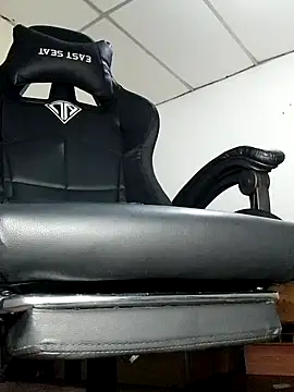 Snapshot of Bosssweet22cm chatting on December 2025 04:06:01 AM Bosssweet22cm online show from December 2025 04:06:01 AM