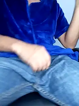 Snapshot of Bosssweet22cm chatting on February 2026 04:32:01 AM Bosssweet22cm online show from February 2026 04:32:01 AM