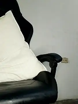 Snapshot of Bosssweet22cm chatting on February 2026 06:08:01 AM Bosssweet22cm online show from February 2026 06:08:01 AM