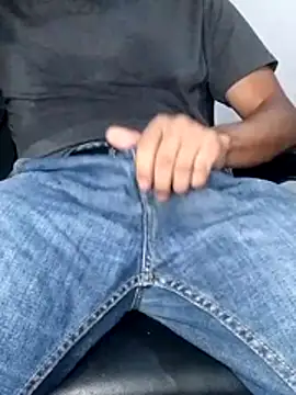 Snapshot of Bosssweet22cm chatting on February 2026 03:40:01 PM Bosssweet22cm online show from February 2026 03:40:01 PM