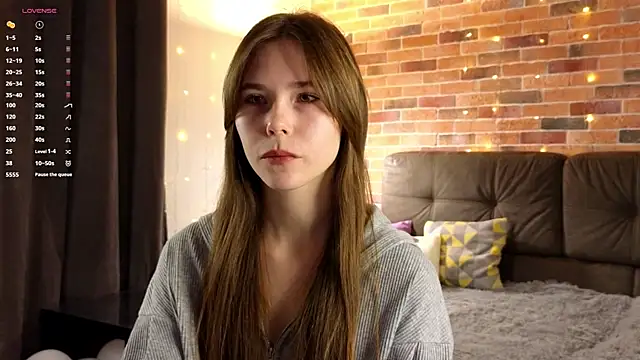 EmiliDen online show from October 2025 06:16:01 PM