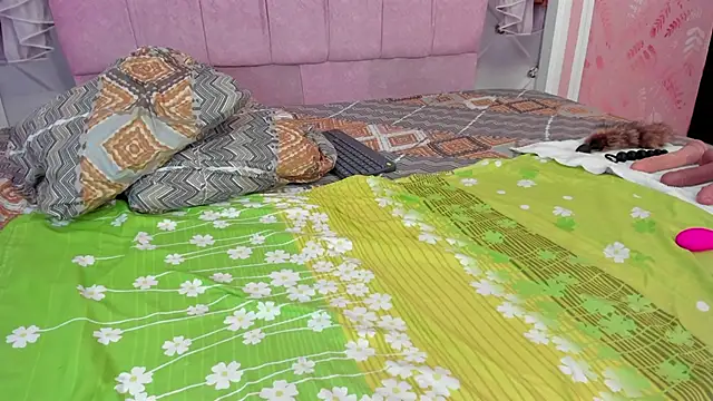 mishell lovely online show from November 2025 02:11:01 PM