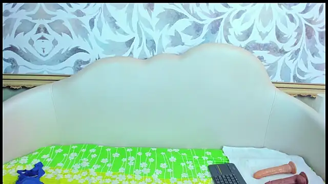 mishell lovely online show from December 2025 01:16:01 PM