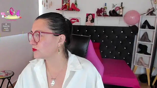 D Martii online show from September 2025 12:05:01 PM