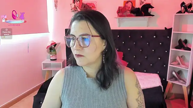 D Martii online show from October 2025 12:57:02 PM