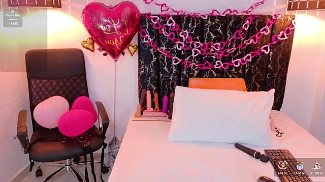 Snapshot of evvaa_moon69 chatting on February 2026 12:33:02 PM evvaa moon69 online show from February 2026 12:33:02 PM