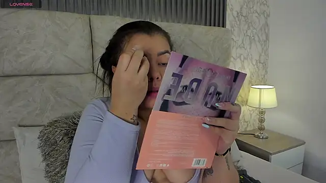 leilapons online show from October 2025 07:58:01 PM