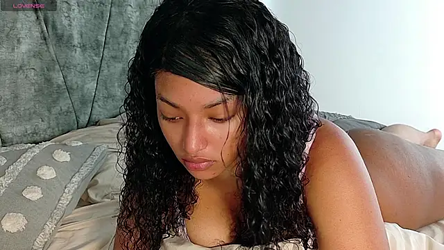 ValeriGallardo17 online show from October 2025 08:21:02 PM