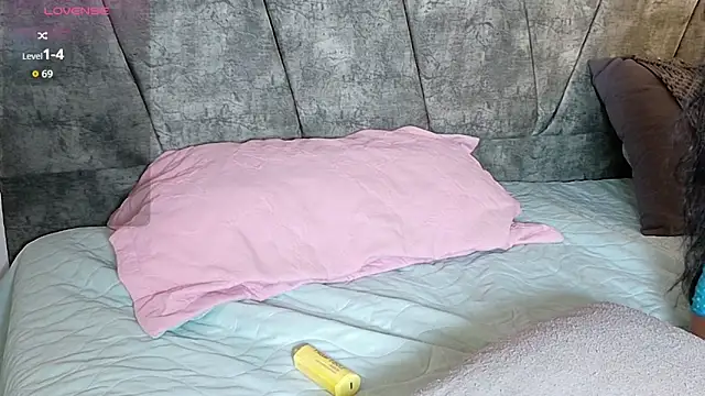 ValeriGallardo17 online show from November 2025 09:48:01 PM