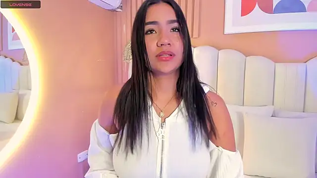 noa moon online show from January 2026 02:36:02 AM