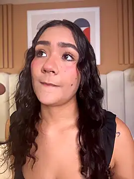 noa moon online show from February 2026 02:38:02 AM