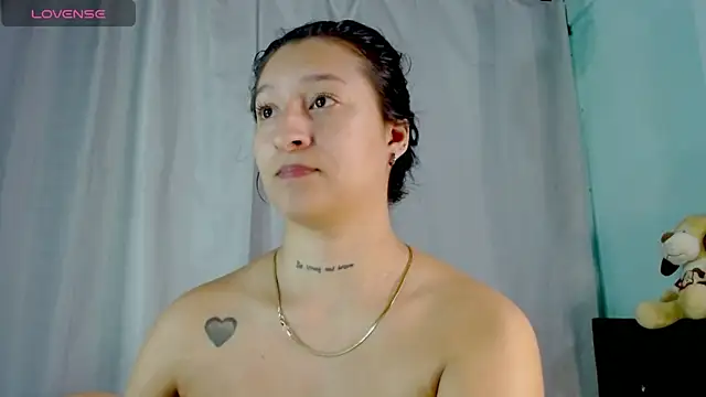 EVAH LEE  online show from January 2026 01:44:01 AM