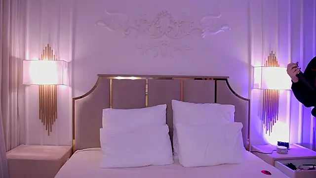 Snapshot of MeganStrain chatting on September 2025 03:06:01 AM MeganStrain online show from September 2025 03:06:01 AM