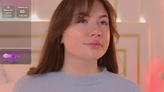 Snapshot of MeganStrain chatting on October 2025 03:05:02 AM MeganStrain online show from October 2025 03:05:02 AM