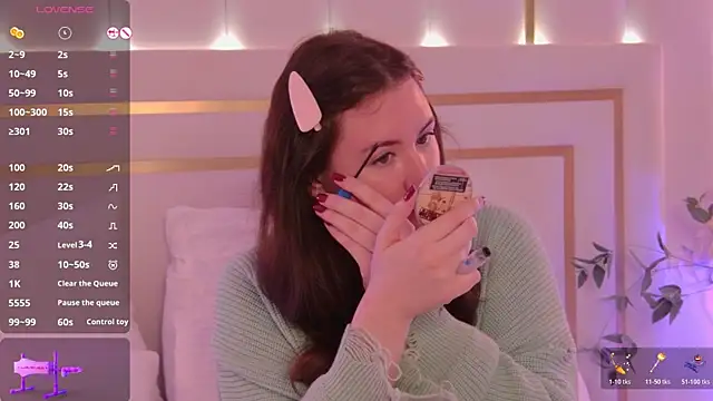 Snapshot of MeganStrain chatting on November 2025 03:18:02 AM MeganStrain online show from November 2025 03:18:02 AM