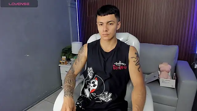 Leo santoro online show from December 2025 02:02:02 PM