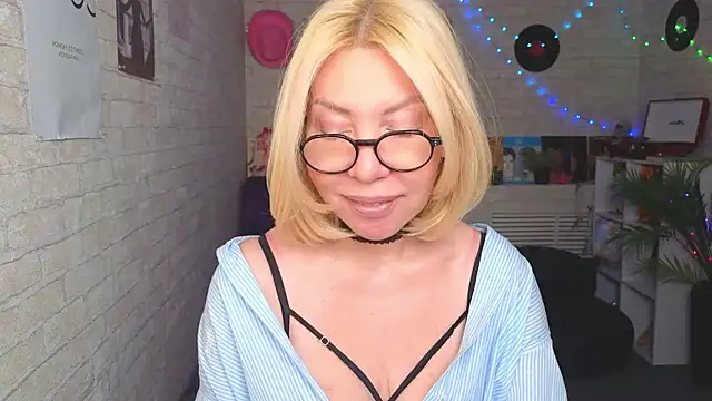 Snapshot of Wendy_Waves chatting on January 2026 11:48:02 AM Wendy Waves online show from January 2026 11:48:02 AM