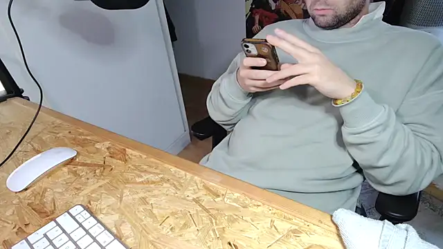 Snapshot of BenReich chatting on November 2025 10:10:02 PM BenReich online show from November 2025 10:10:02 PM