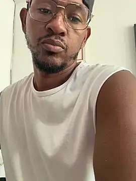 Snapshot of AndyCalifornia1 chatting on June 2026 03:00:01 PM AndyCalifornia1 online show from June 2026 03:00:01 PM
