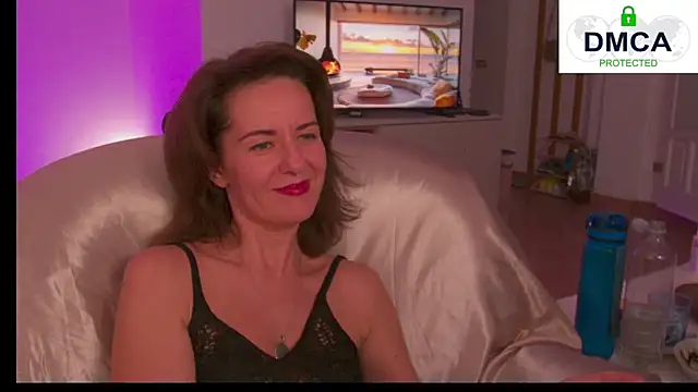 Snapshot of Witch_in_Silk chatting on September 2025 07:35:01 PM Witch in Silk online show from September 2025 07:35:01 PM