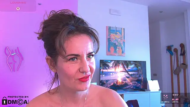 Snapshot of Witch_in_Silk chatting on October 2025 03:19:01 PM Witch in Silk online show from October 2025 03:19:01 PM