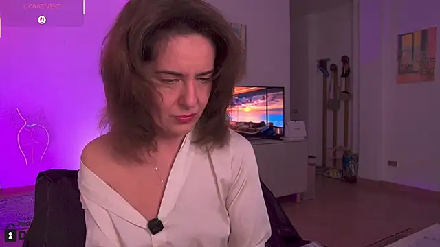 Snapshot of Witch_in_Silk chatting on November 2025 06:07:01 PM Witch in Silk online show from November 2025 06:07:01 PM