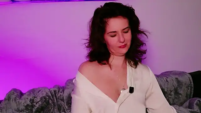 Witch in Silk online show from January 2026 09:09:01 PM