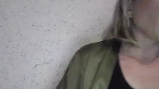 Snapshot of fox_red_lady7 chatting on April 2026 04:00:01 PM fox red lady7 online show from April 2026 04:00:01 PM