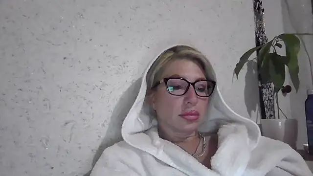 Snapshot of fox_red_lady7 chatting on May 2026 08:36:02 PM fox red lady7 online show from May 2026 08:36:02 PM