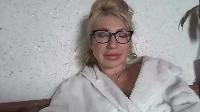 Snapshot of fox_red_lady7 chatting on May 2026 08:42:02 AM fox red lady7 online show from May 2026 08:42:02 AM