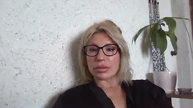 Snapshot of fox_red_lady7 chatting on May 2026 06:08:01 AM fox red lady7 online show from May 2026 06:08:01 AM